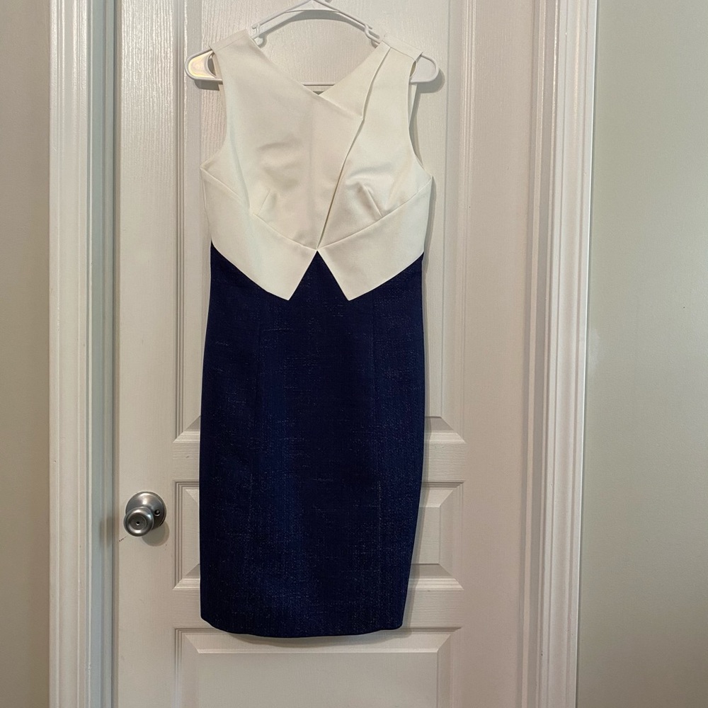 TAHARI WHITE BLUE DRESS SIZE 4